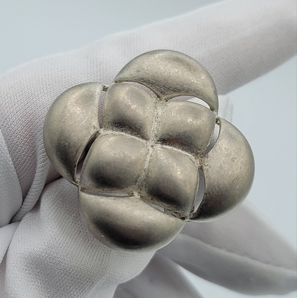 Vintage Earrings Shoe Clips Matte Silvertone Clip On Earrings #764 - Picture 10 of 10